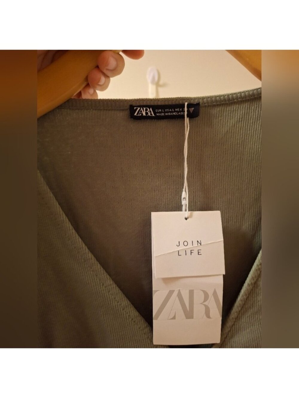 Ruched Ribbed Green Crop Top - Picture 3 of 6